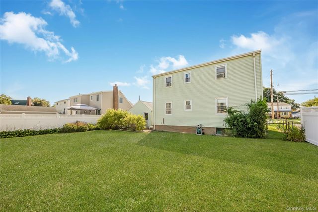 45 Birch Avenue E, Farmingdale, NY 11735