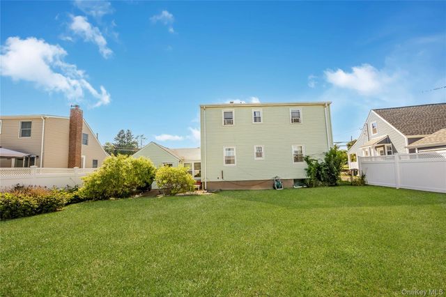 45 Birch Avenue E, Farmingdale, NY 11735