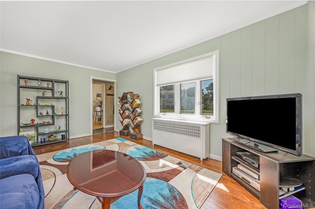 45 Birch Avenue E, Farmingdale, NY 11735
