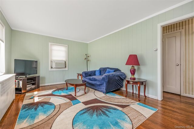 45 Birch Avenue E, Farmingdale, NY 11735