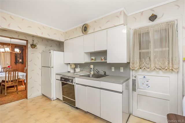 45 Birch Avenue E, Farmingdale, NY 11735