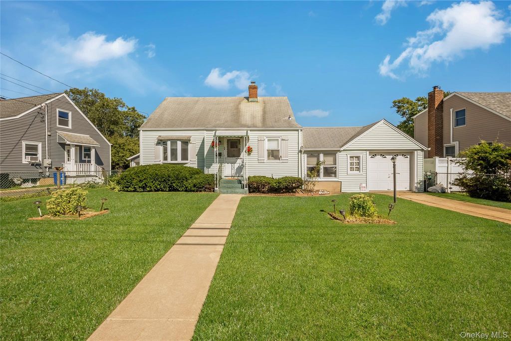 45 Birch Avenue E, Farmingdale, NY 11735