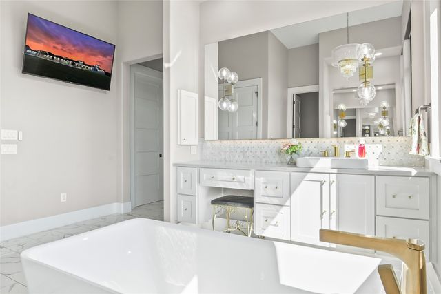 1889 Creekview Court, Argyle, TX 76226