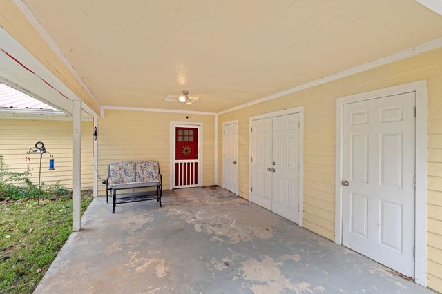 548 Creekside Drive, Onalaska, TX 77360