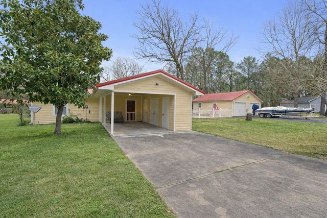 548 Creekside Drive, Onalaska, TX 77360