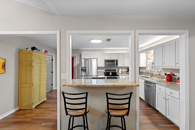 548 Creekside Drive, Onalaska, TX 77360