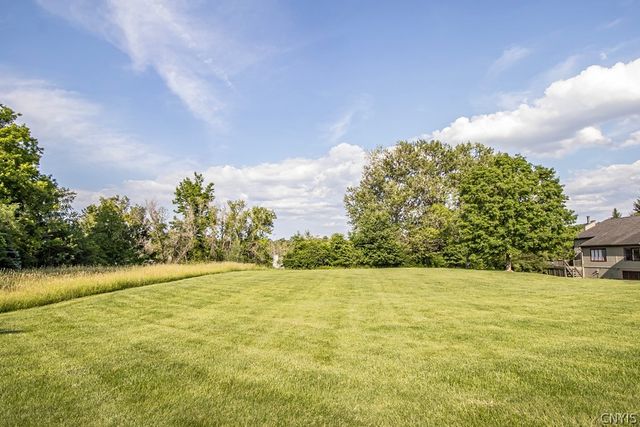18 Old Farm Lane, Cazenovia, NY 13035