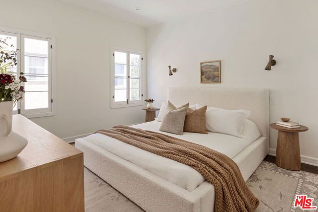 1106 S Cochran Avenue, Los Angeles, CA 90019