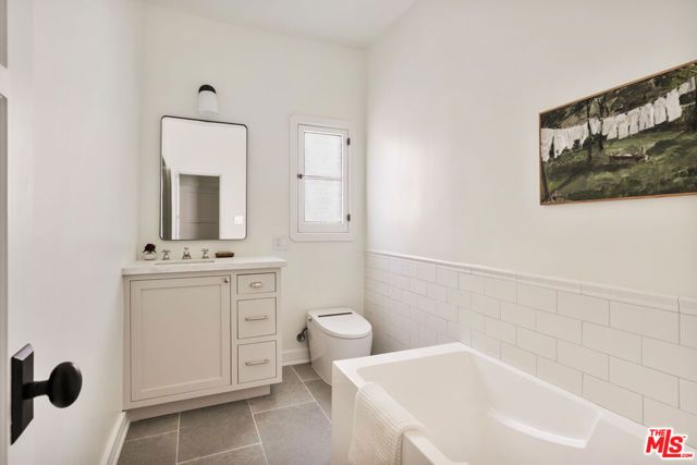 1106 S Cochran Avenue, Los Angeles, CA 90019