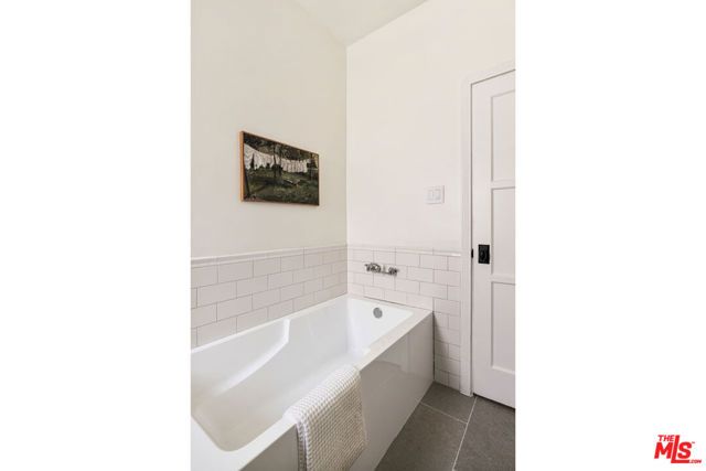 1106 S Cochran Avenue, Los Angeles, CA 90019