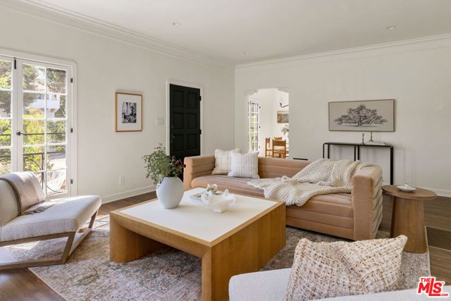 1106 S Cochran Avenue, Los Angeles, CA 90019