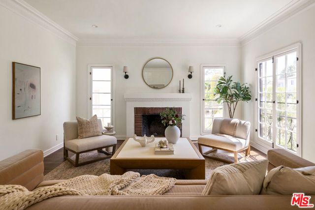1106 S Cochran Avenue, Los Angeles, CA 90019
