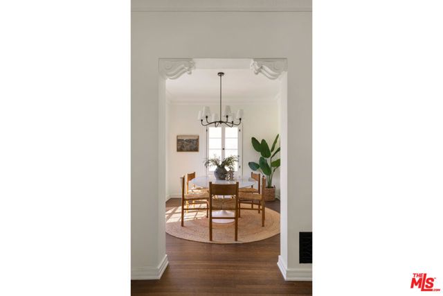 1106 S Cochran Avenue, Los Angeles, CA 90019