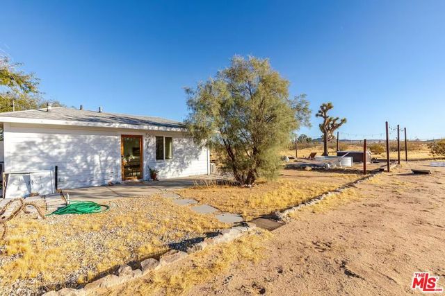 1616 Sunset Mesa Road, Landers, CA 92285