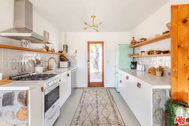 1616 Sunset Mesa Road, Landers, CA 92285
