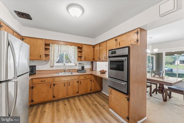 14707 BRADDOCK RD, Centreville, VA 20120