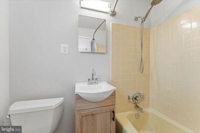 14707 BRADDOCK RD, Centreville, VA 20120