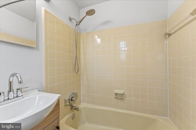 14707 BRADDOCK RD, Centreville, VA 20120