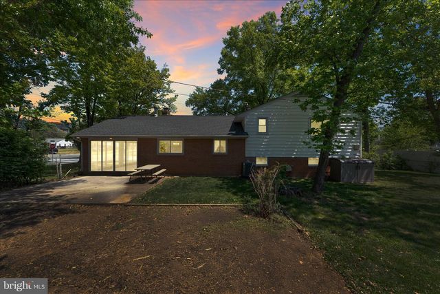 14707 BRADDOCK RD, Centreville, VA 20120