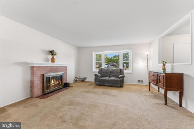 14707 BRADDOCK RD, Centreville, VA 20120