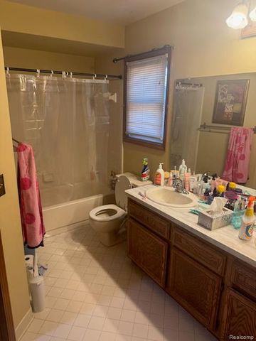 46721 Barbara Drive, Macomb, MI 48044