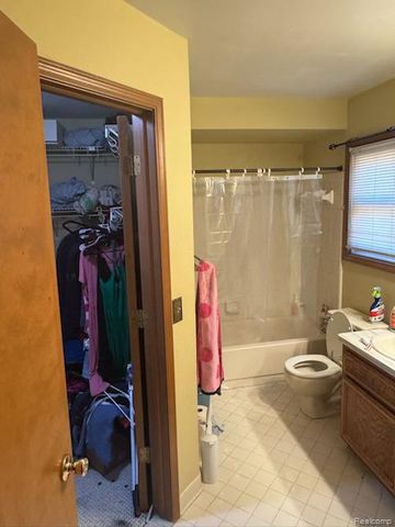 46721 Barbara Drive, Macomb, MI 48044