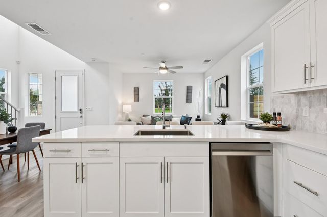 6451 Jacinto Ave, Sacramento, CA 95823