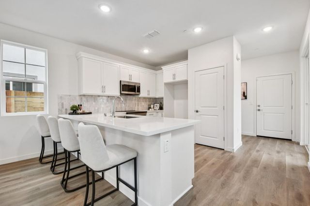 6451 Jacinto Ave, Sacramento, CA 95823