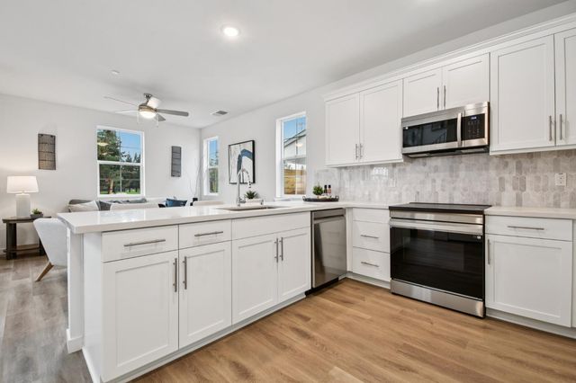 6451 Jacinto Ave, Sacramento, CA 95823