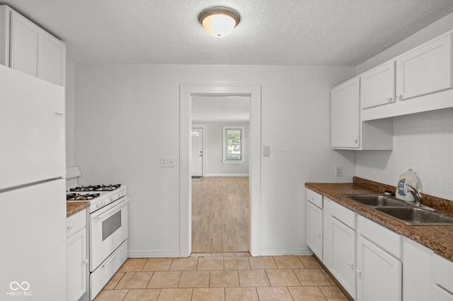 115 South Drive, Anderson, IN 46013