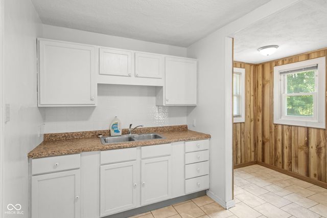 115 South Drive, Anderson, IN 46013