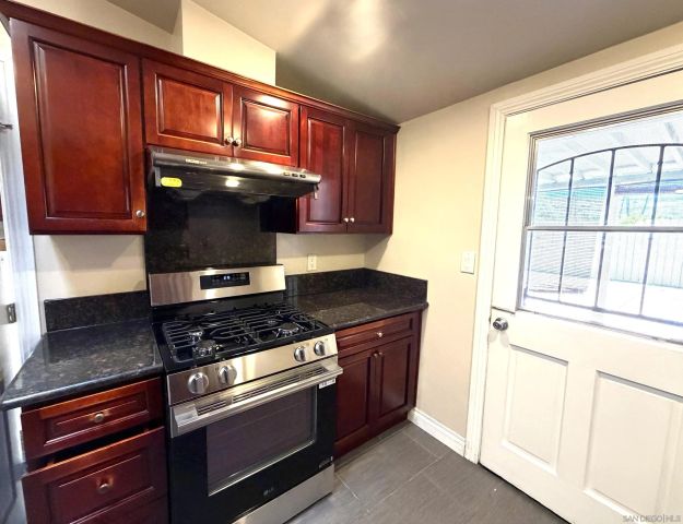 12923 Slack Street, Poway, CA 92064