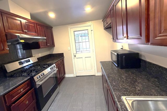 12923 Slack Street, Poway, CA 92064