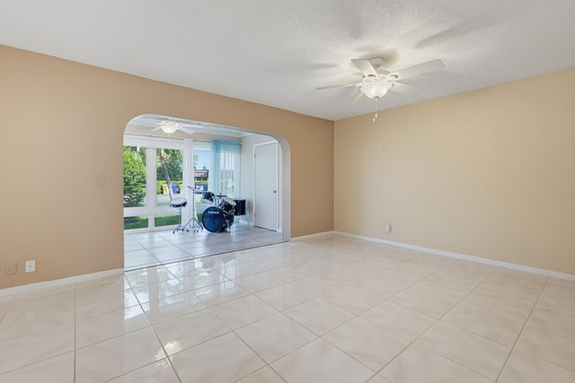 676 Laconia Circle B, Lake Worth, FL 33467