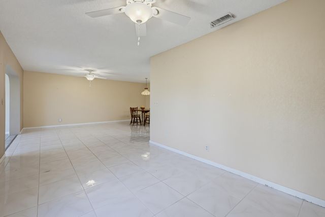 676 Laconia Circle B, Lake Worth, FL 33467