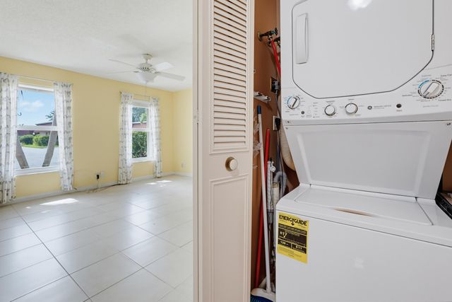 676 Laconia Circle B, Lake Worth, FL 33467