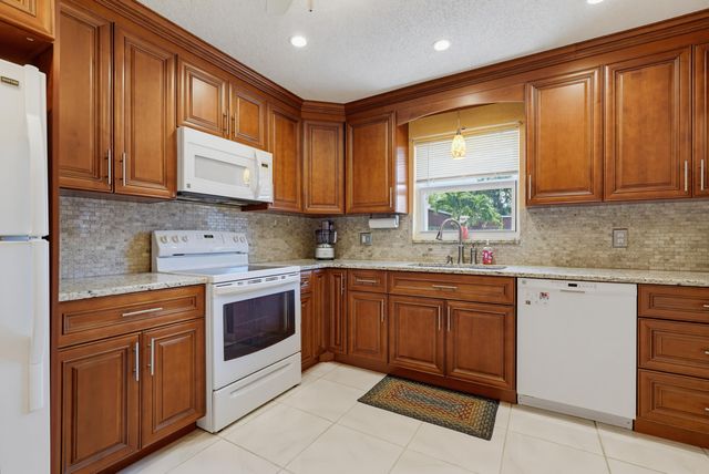 676 Laconia Circle B, Lake Worth, FL 33467