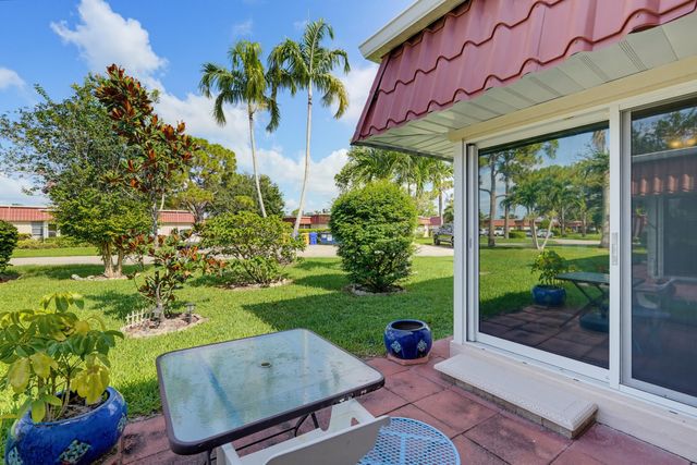 676 Laconia Circle B, Lake Worth, FL 33467