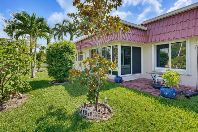676 Laconia Circle B, Lake Worth, FL 33467