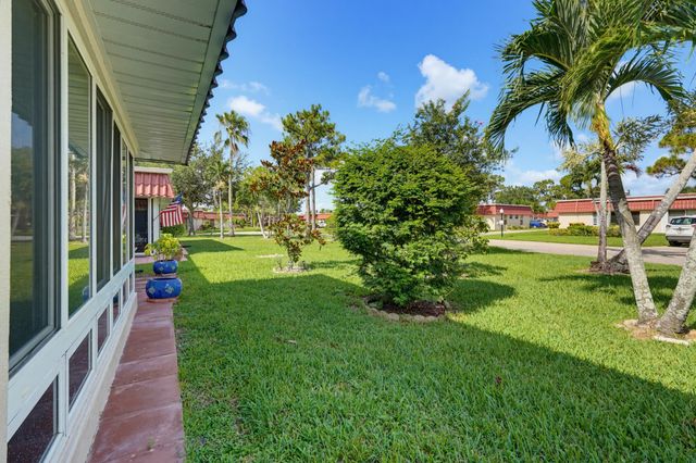676 Laconia Circle B, Lake Worth, FL 33467