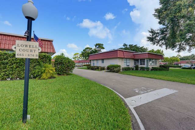 676 Laconia Circle B, Lake Worth, FL 33467