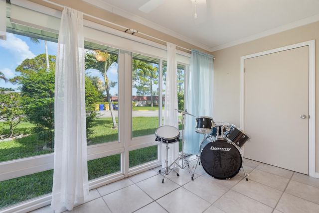 676 Laconia Circle B, Lake Worth, FL 33467