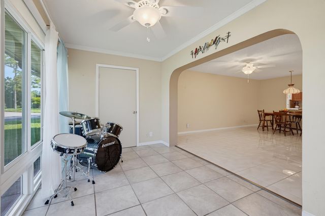 676 Laconia Circle B, Lake Worth, FL 33467