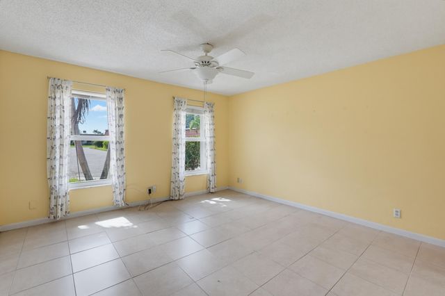 676 Laconia Circle B, Lake Worth, FL 33467