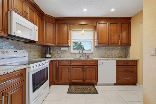 676 Laconia Circle B, Lake Worth, FL 33467