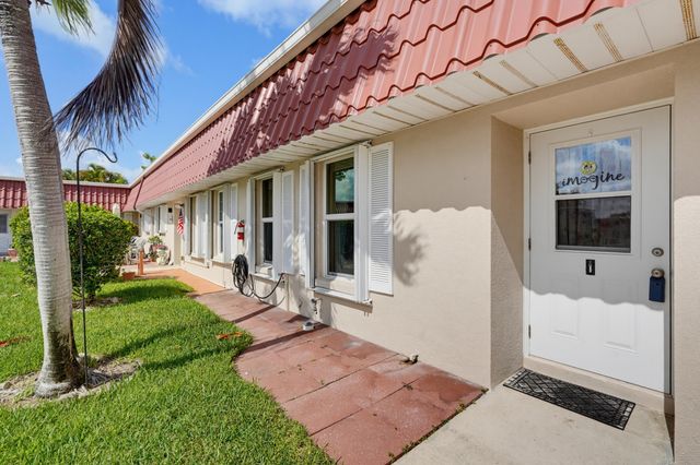 676 Laconia Circle B, Lake Worth, FL 33467