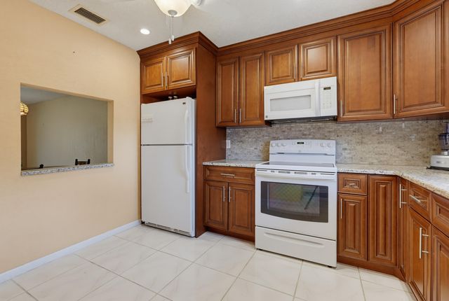 676 Laconia Circle B, Lake Worth, FL 33467