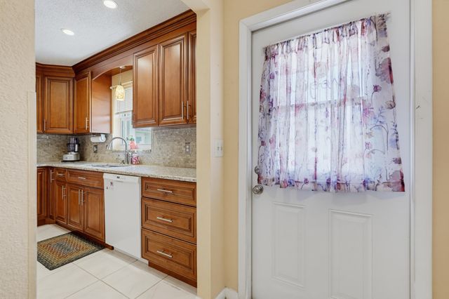 676 Laconia Circle B, Lake Worth, FL 33467