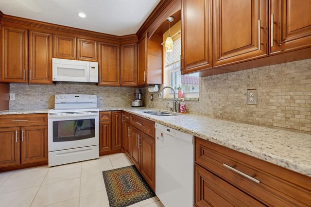 676 Laconia Circle B, Lake Worth, FL 33467