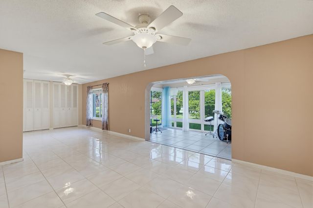 676 Laconia Circle B, Lake Worth, FL 33467